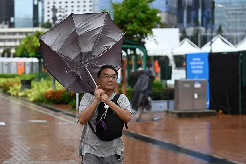 Ngập lụt nghiêm trọng ở Hong Kong vì bão Koinu