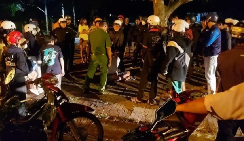 Khách giật vô lăng điều khiển taxi dẫn đến tai nạn giao thông