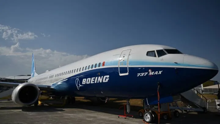 Lượng máy bay bàn giao của Boeing 737 Max giảm mạnh vì lỗi sản xuất