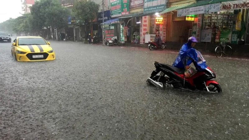 Mưa lũ khu vực miền Trung còn kéo dài và diễn biến phức tạp