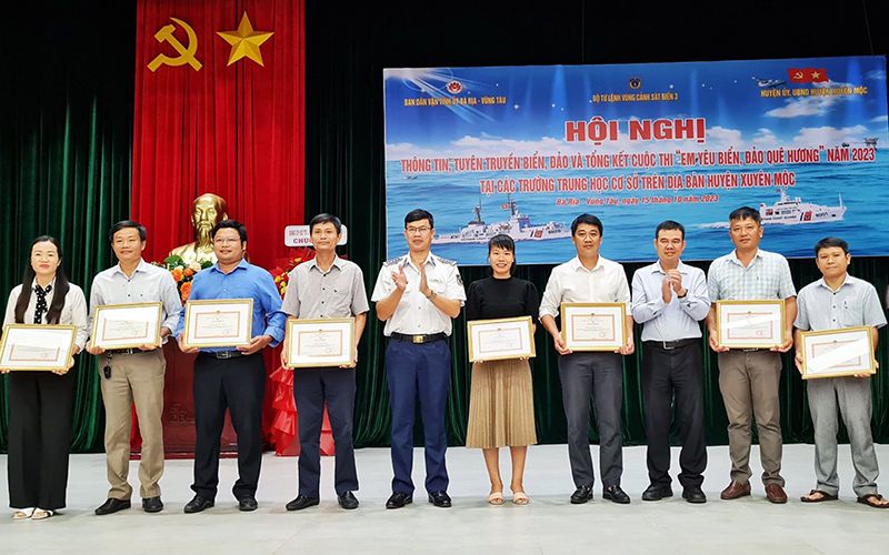 “Ngày đoàn viên” và “Ngày hội đồng hành cùng thanh niên công nhân”