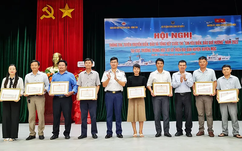 “Ngày đoàn viên” và “Ngày hội đồng hành cùng thanh niên công nhân”
