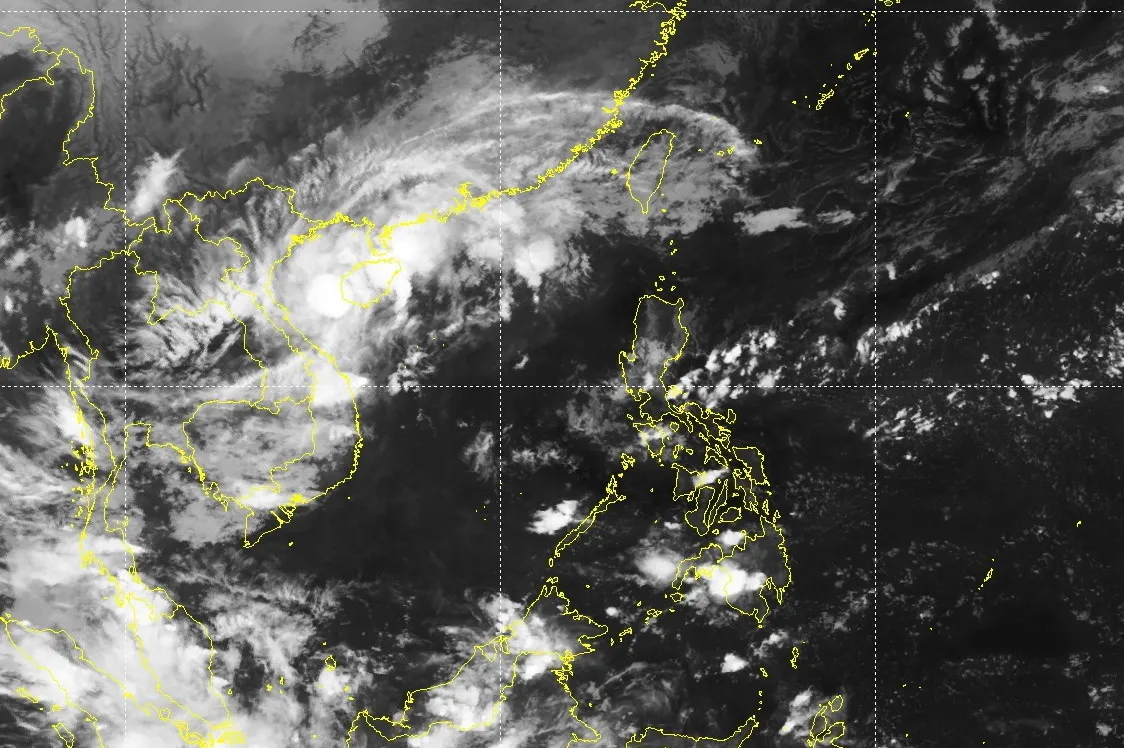 Tối 18/10, tâm bão số 5 đang trên vùng biển phía Tây Nam đảo Hải Nam (Trung Quốc)