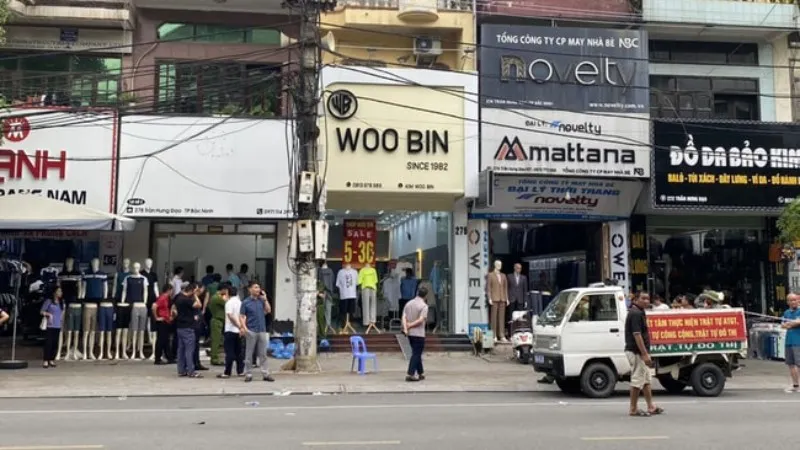 Tìm thấy thi thể kẻ đâm chết cô gái trong cửa hàng quần áo