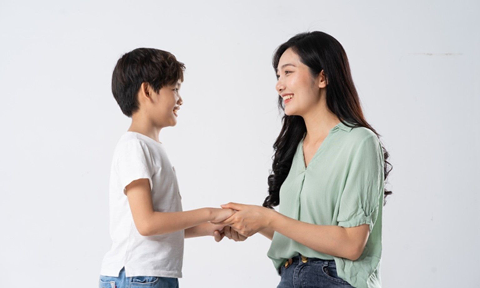 Nên làm gì khi “teen” ít nói chuyện với bố mẹ?