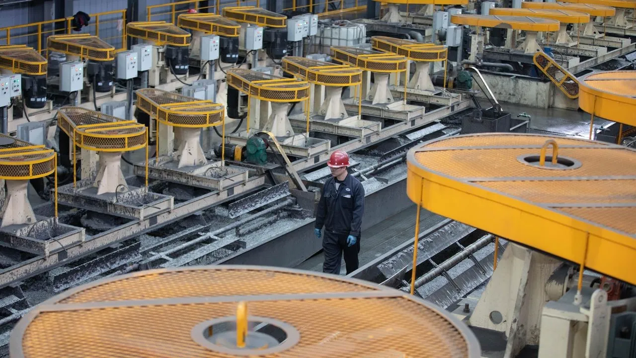 Trung Quốc hạn chế xuất khẩu than chì