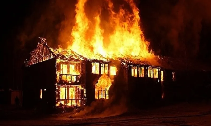 Hẹn gặp bất thành, cụ ông 90 tuổi đốt nhà người yêu cũ