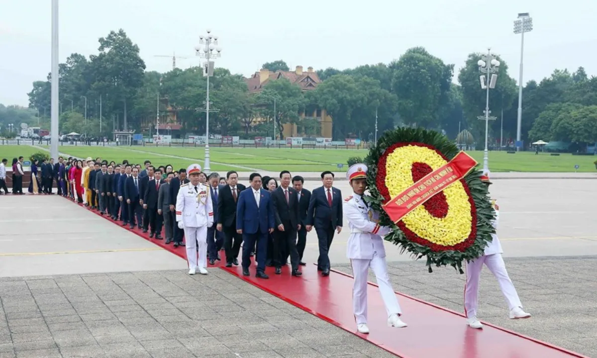 Đoàn đại biểu Quốc hội vào Lăng viếng Chủ tịch Hồ Chí Minh