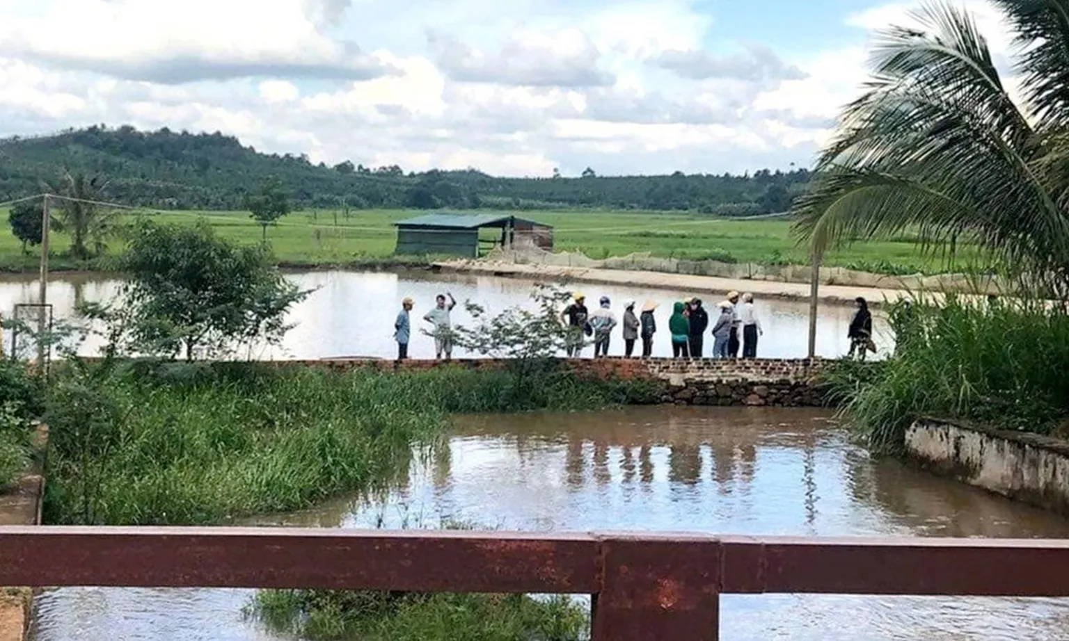 Được nghỉ học, học sinh rủ nhau đi chơi, 1 em tử vong