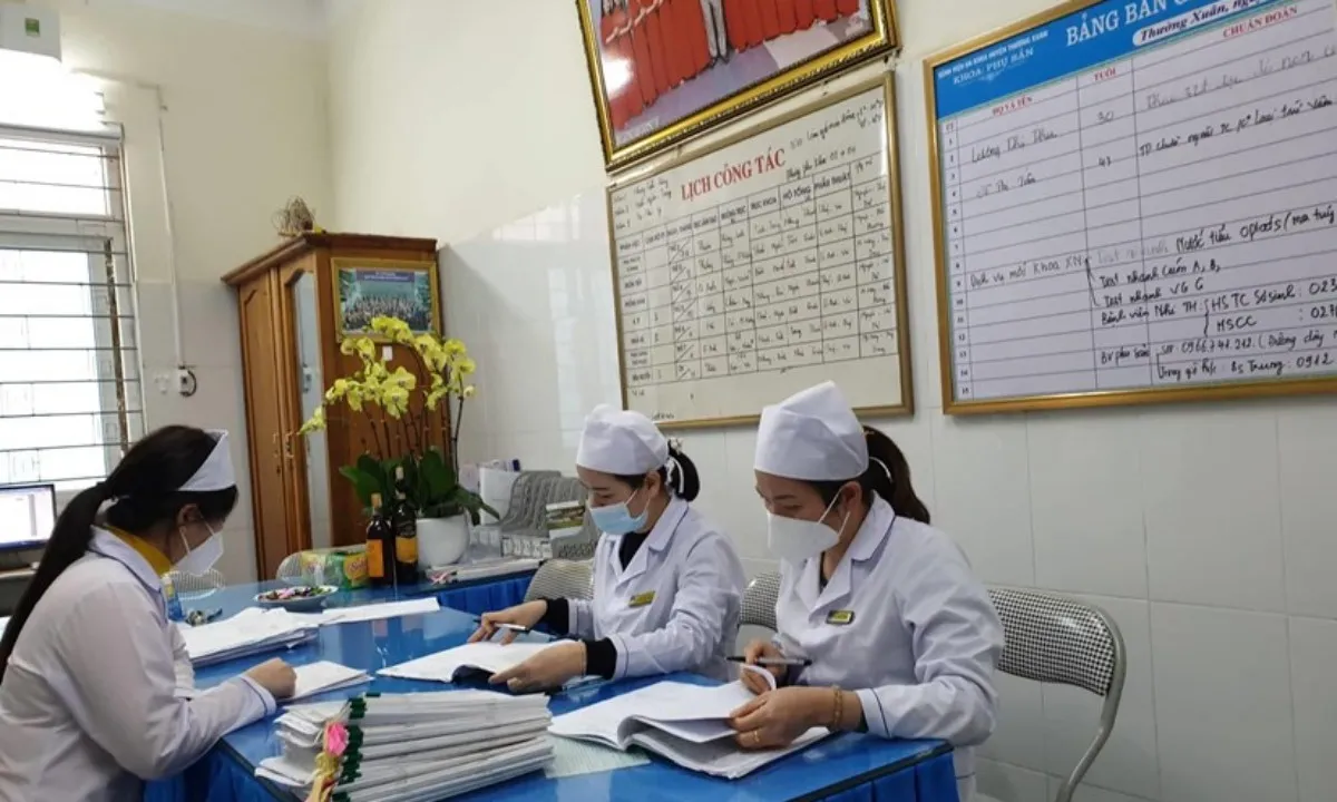 Ban Bí thư: Có chính sách đột phá thu hút nhân lực gắn bó với y tế cơ sở