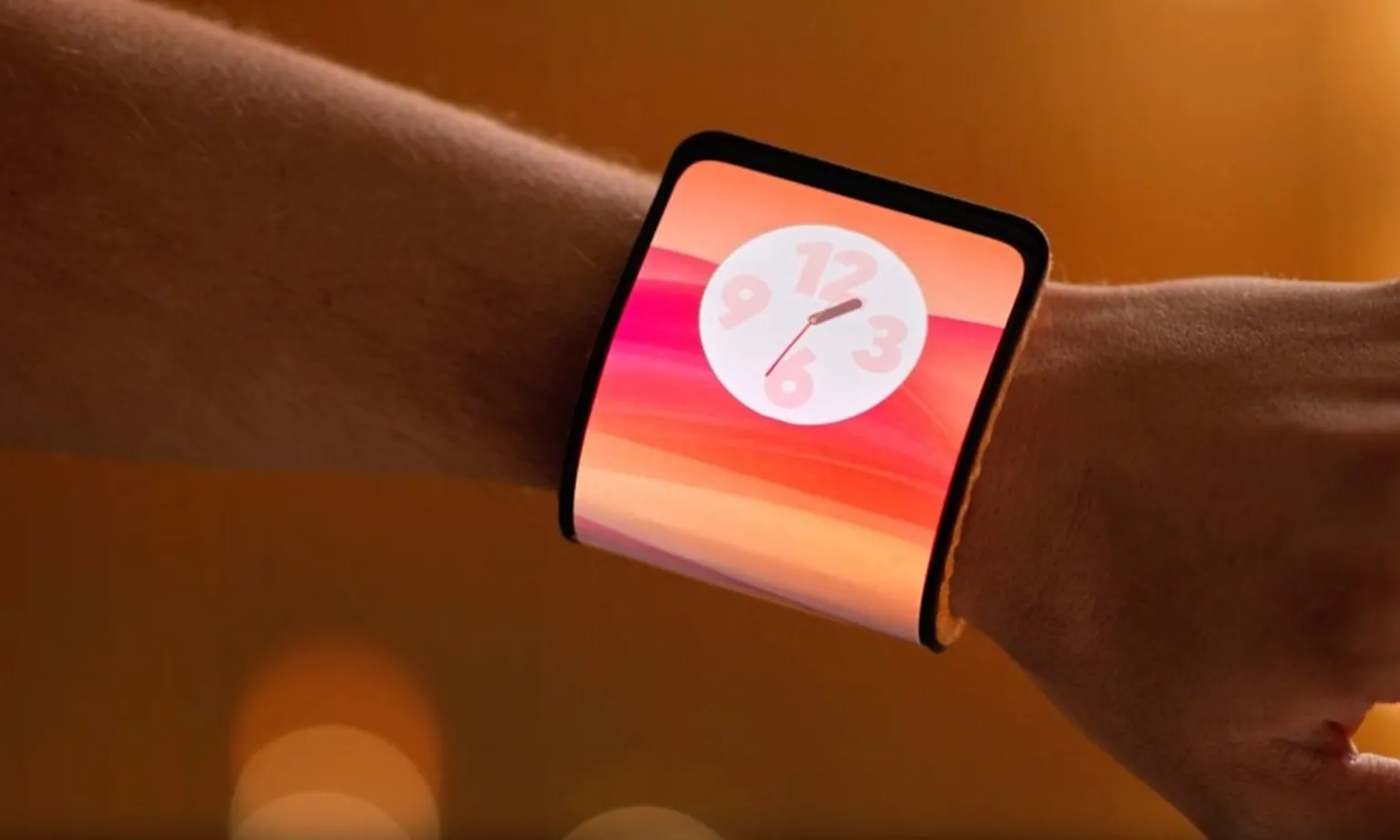 Motorola trình làng điện thoại vòng điện tử có thể uốn cong và quấn quanh cổ tay