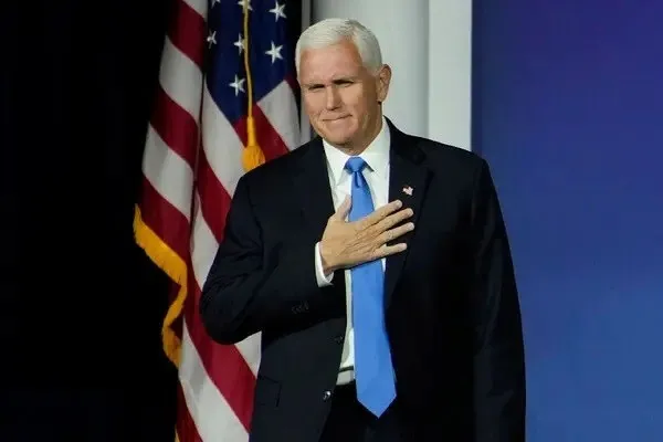 Cựu Phó Tổng thống Mike Pence dừng chân cuộc đua vào Nhà Trắng