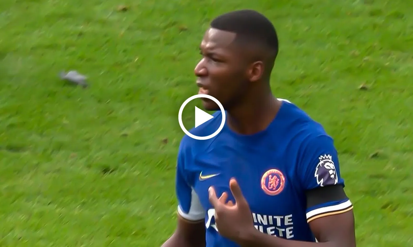 VIDEO: Moises Caicedo bất mãn trước quyết định thay người của HLV Pochettino