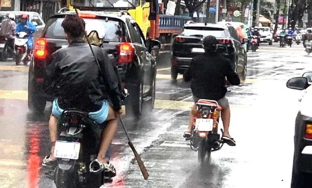 Triệu tập nhóm thanh niên vác đao đi kiếm người trên đường phố