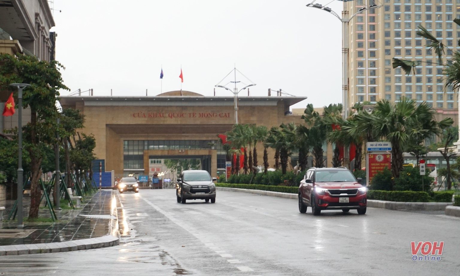 Từ 6/11: Triển khai dịch vụ du lịch bằng xe tự lái giữa TP Móng Cái và TP Đông Hưng (Trung Quốc)