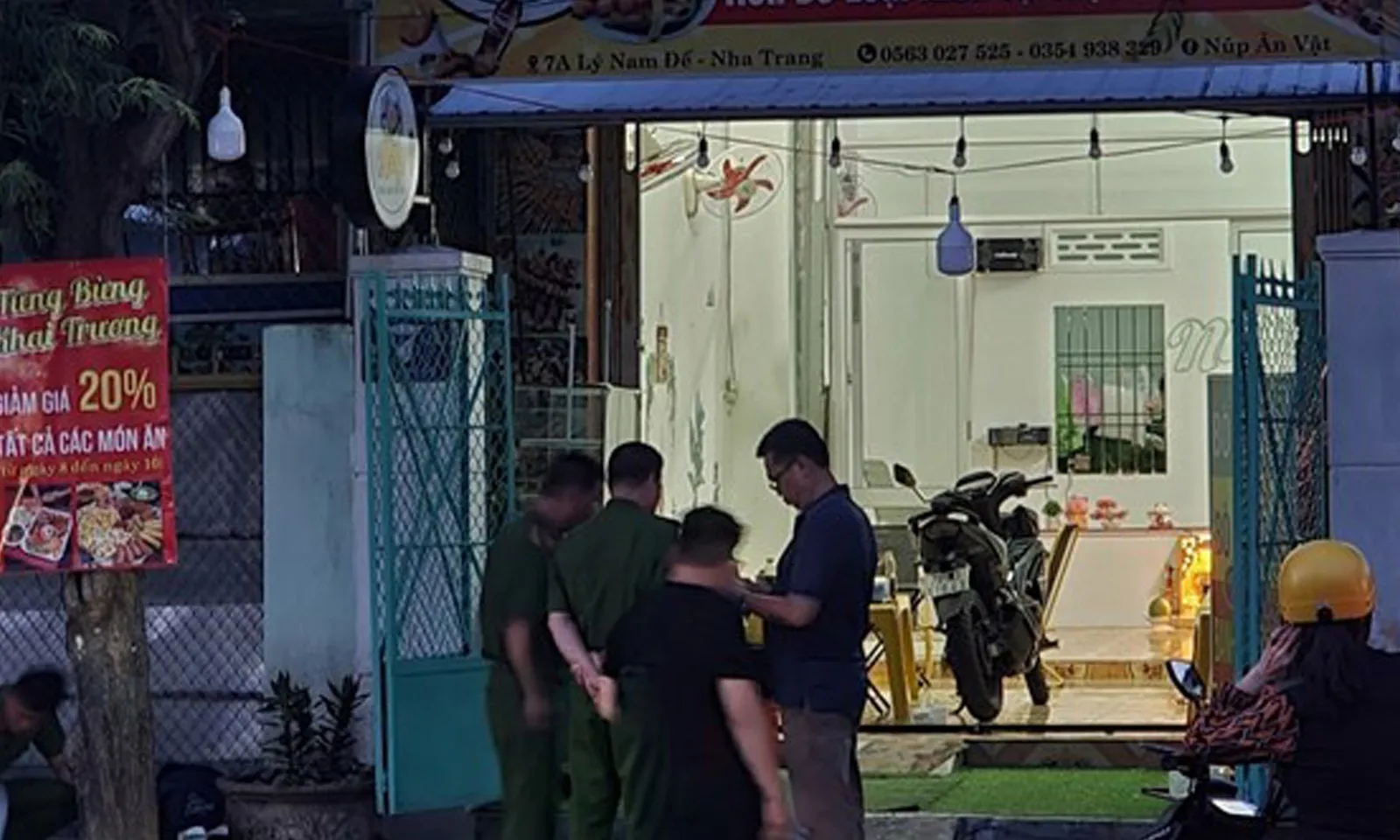 Mâu thuẫn khiến chủ quán ăn vặt bị đâm tử vong