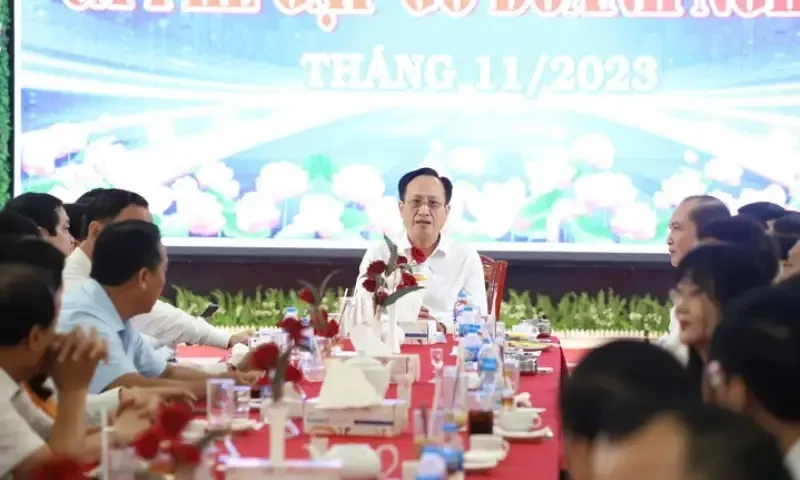 Chủ tịch UBND Bạc Liêu lần đầu “cafe sáng” với doanh nghiệp