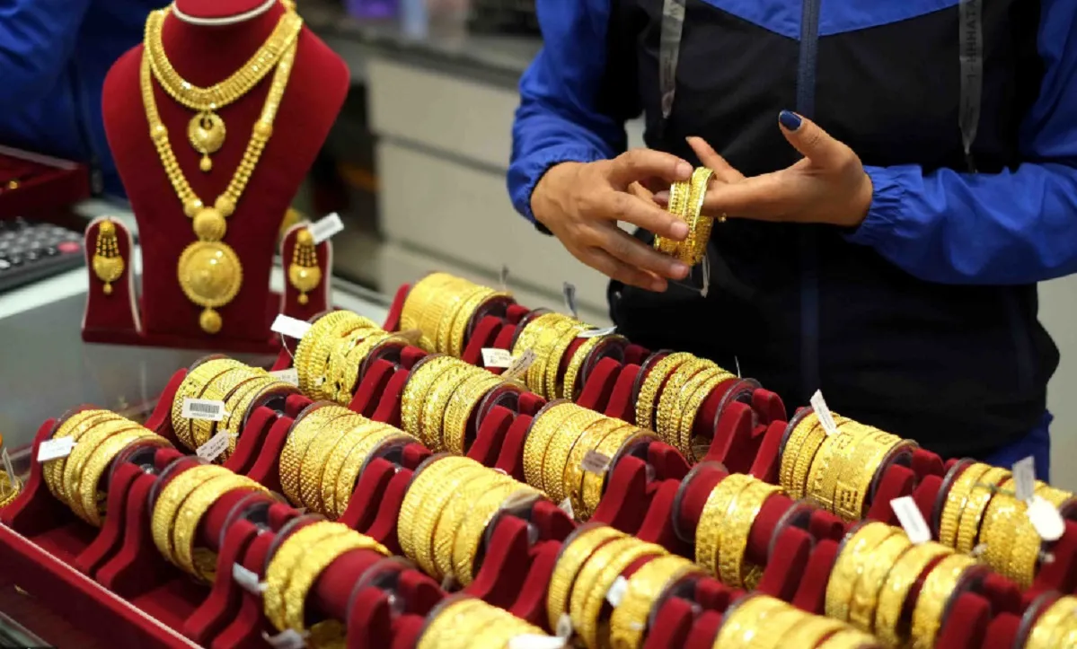 Giá vàng hôm nay ngày 11/11/2023: Giảm gần 3%