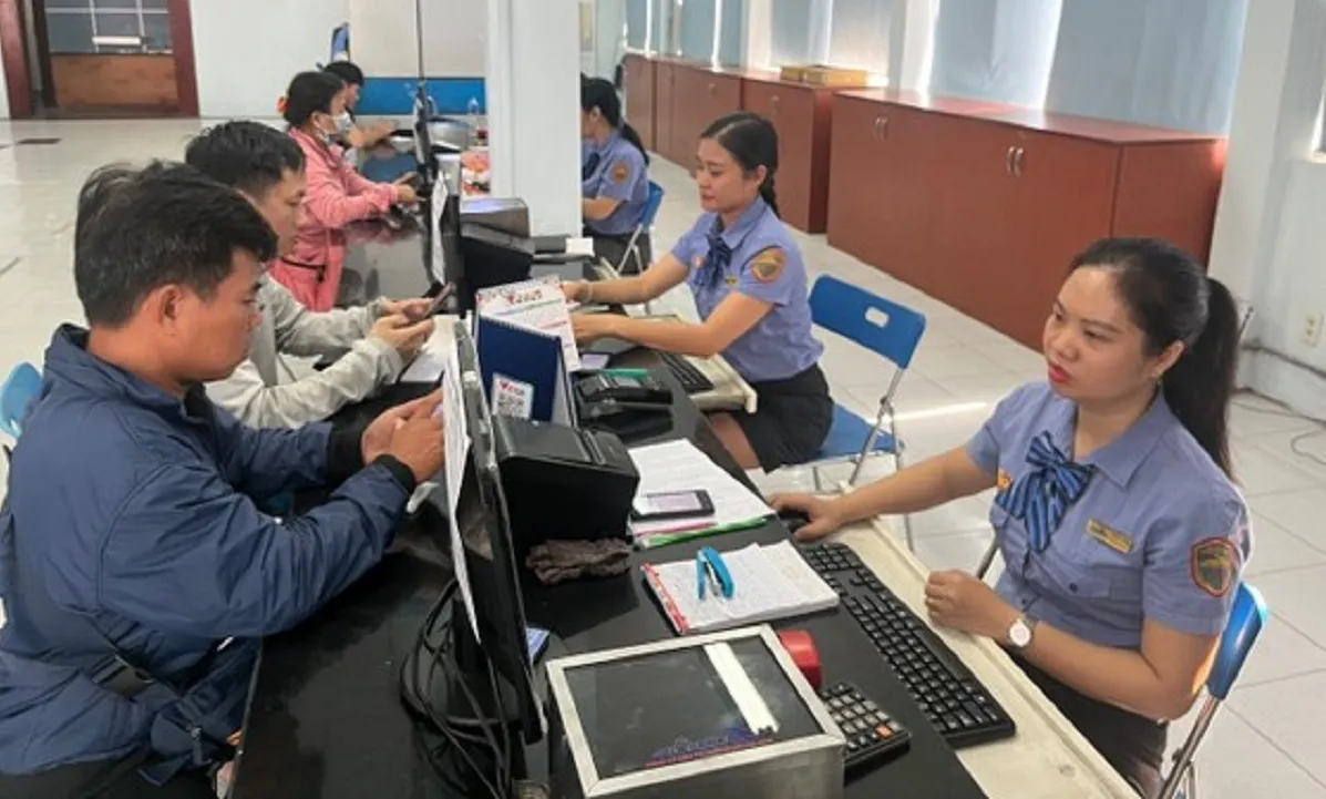 Mở bán vé tàu Tết Dương lịch 2024 các tuyến phía nam và miền Trung