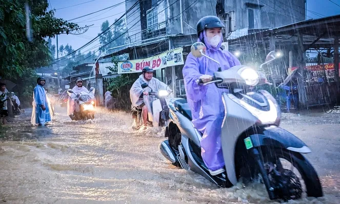 Cảnh báo mưa lớn ở Trung và Bắc Bộ; Đà Nẵng cho học sinh nghỉ học