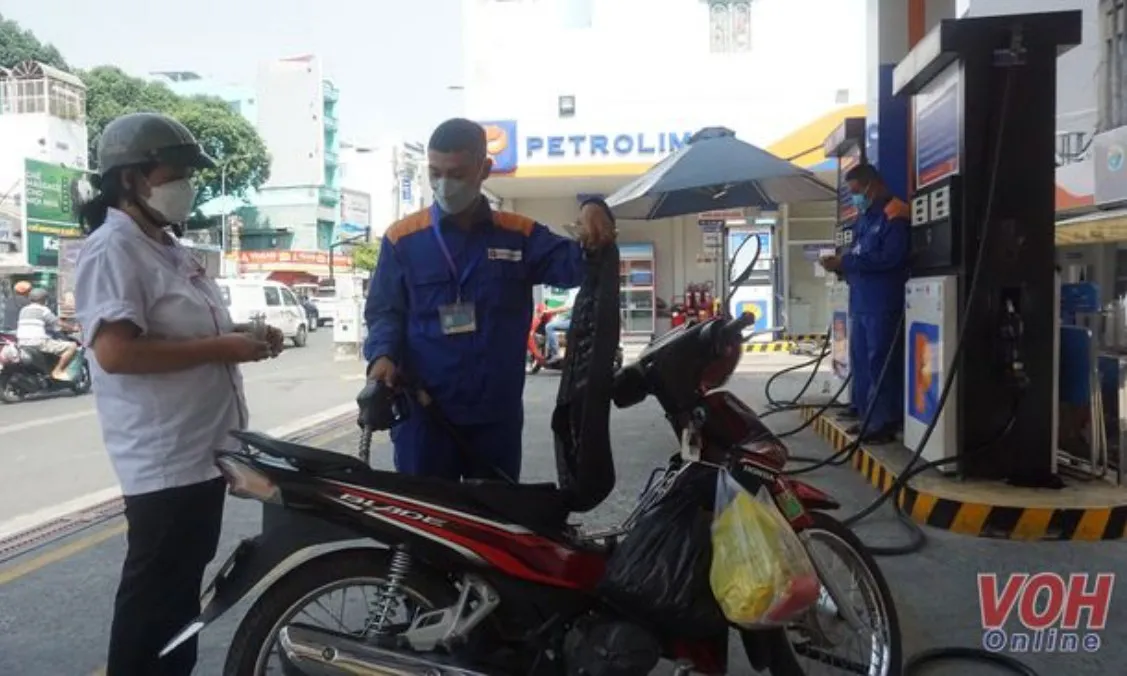 Giá xăng dầu giảm mạnh sau 2 lần tăng