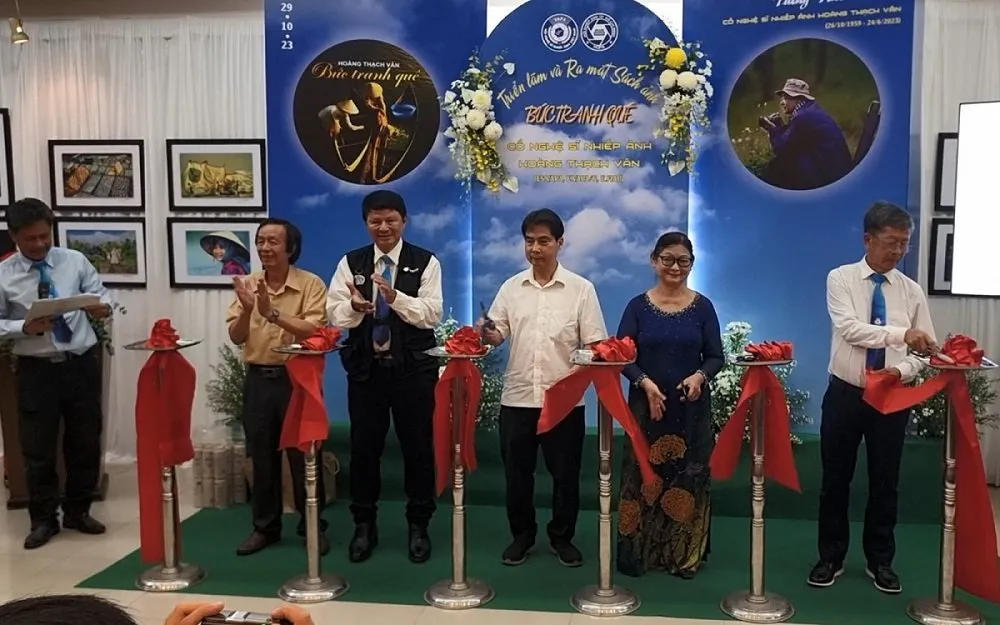 Hoàng Thạch Vân - Như mây bay về trời