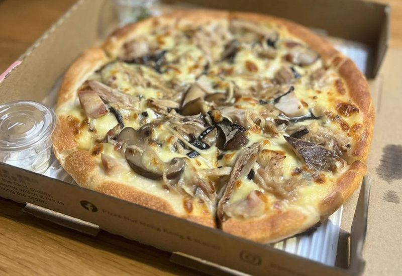 Pizza Hut cho ra đời món pizza rắn đầu tiên trên thế giới