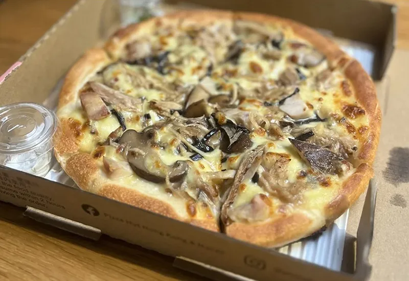 Pizza Hut cho ra đời món pizza rắn đầu tiên trên thế giới