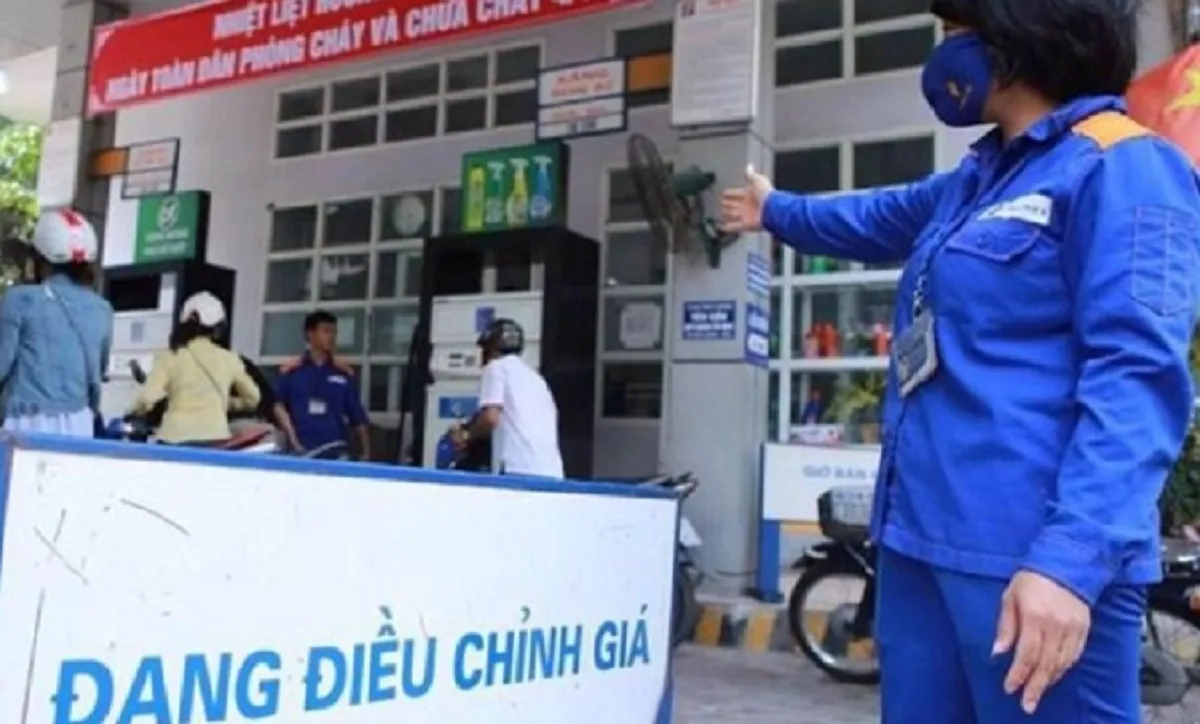 Rút ngắn kỳ điều hành giá xăng dầu xuống 7 ngày