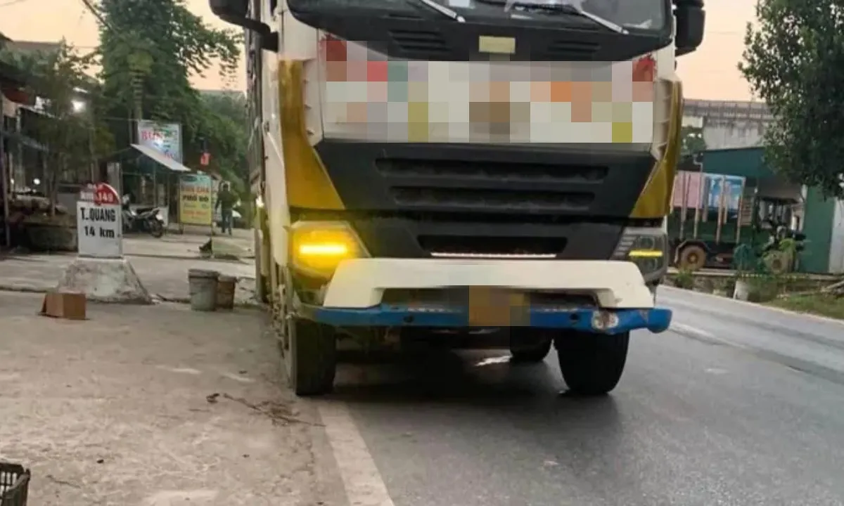 Phụ xe tải bị cán tử vong khi đang sửa xe