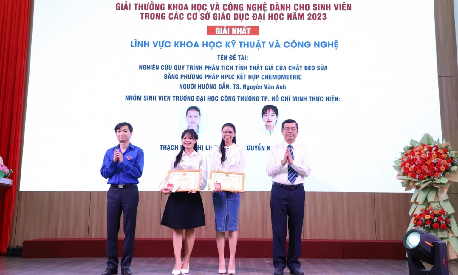 Hai nữ sinh đạt giải Nhất cuộc thi khoa học nhờ nghiên cứu cách phân biệt ‘chất béo sữa’ thật giả