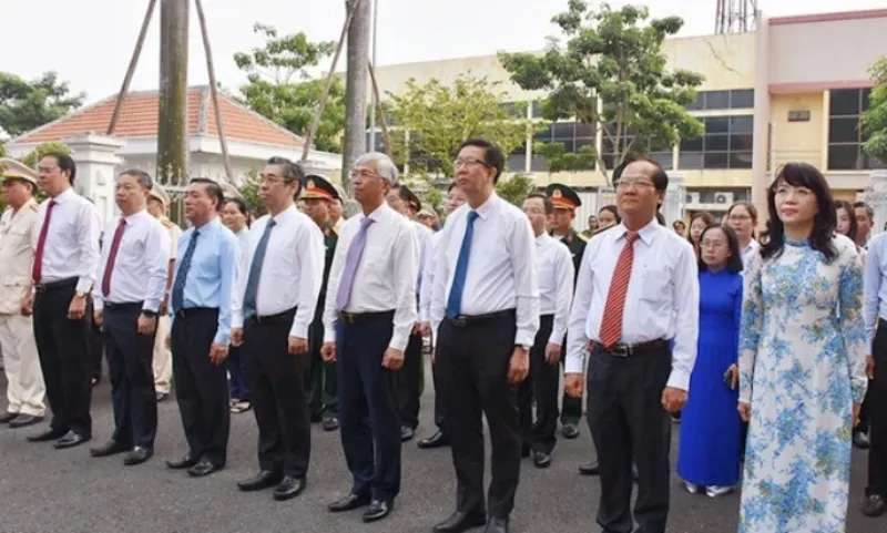 Lãnh đạo TPHCM dâng hương, dâng hoa tại Di tích lịch sử quốc gia Ngã Ba Giồng