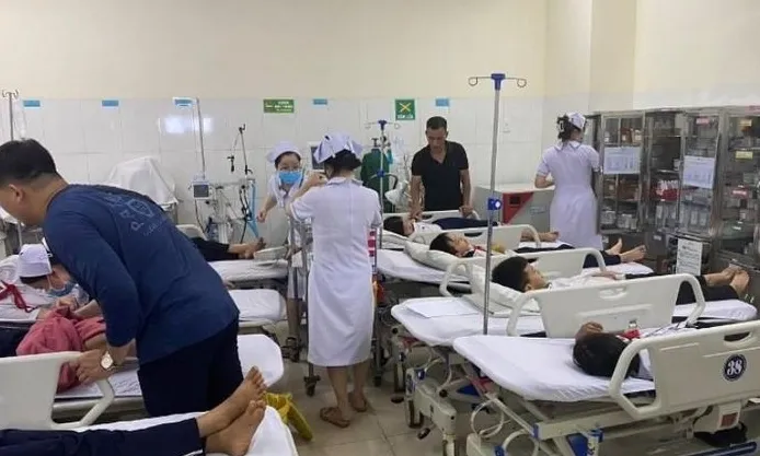 17 học sinh tiểu học nhập viện