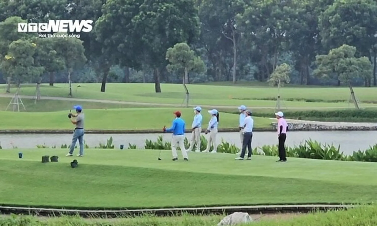 Phó Thủ tướng yêu cầu xác minh vụ lãnh đạo Sở ‘7 ngày đi chơi golf giờ hành chính tới 3 lần’