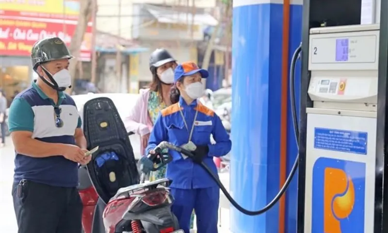 Chiều nay 23/11, xăng dầu trong nước tiếp tục giảm?