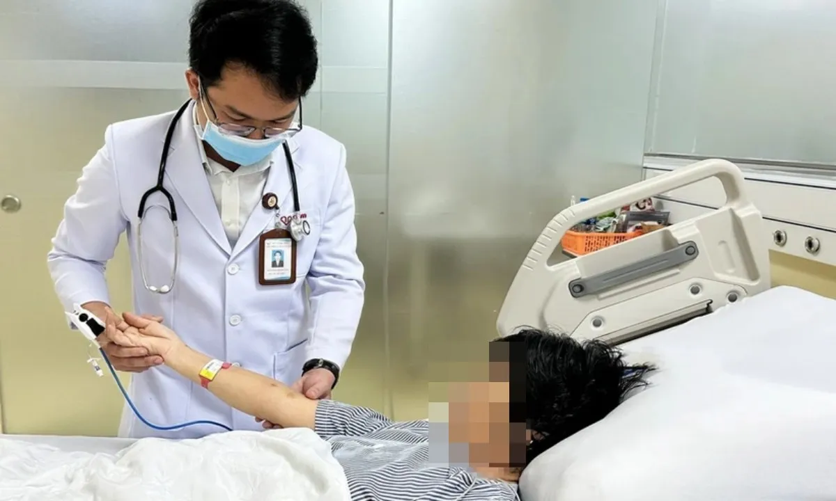 Cứu sống bệnh nhân bị ong bắp cày đốt hơn 50 vết nguy kịch