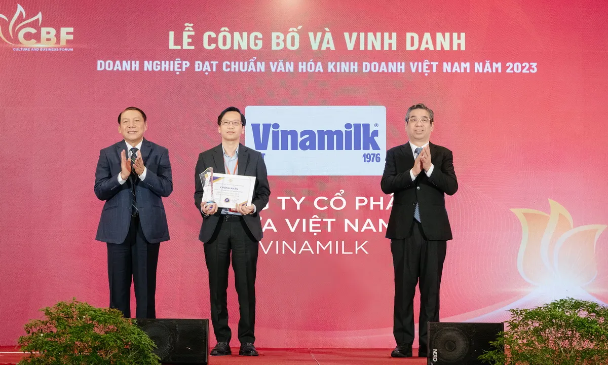 Vinamilk được vinh danh “Doanh nghiệp đạt chuẩn văn hóa kinh doanh Việt Nam”