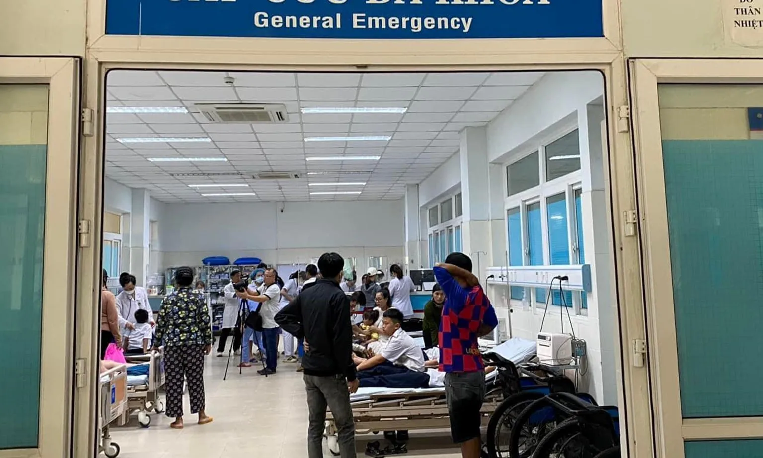 Quảng Ngãi: Ăn thạch được phát miễn phí ở cổng trường, nhiều học sinh nhập viện