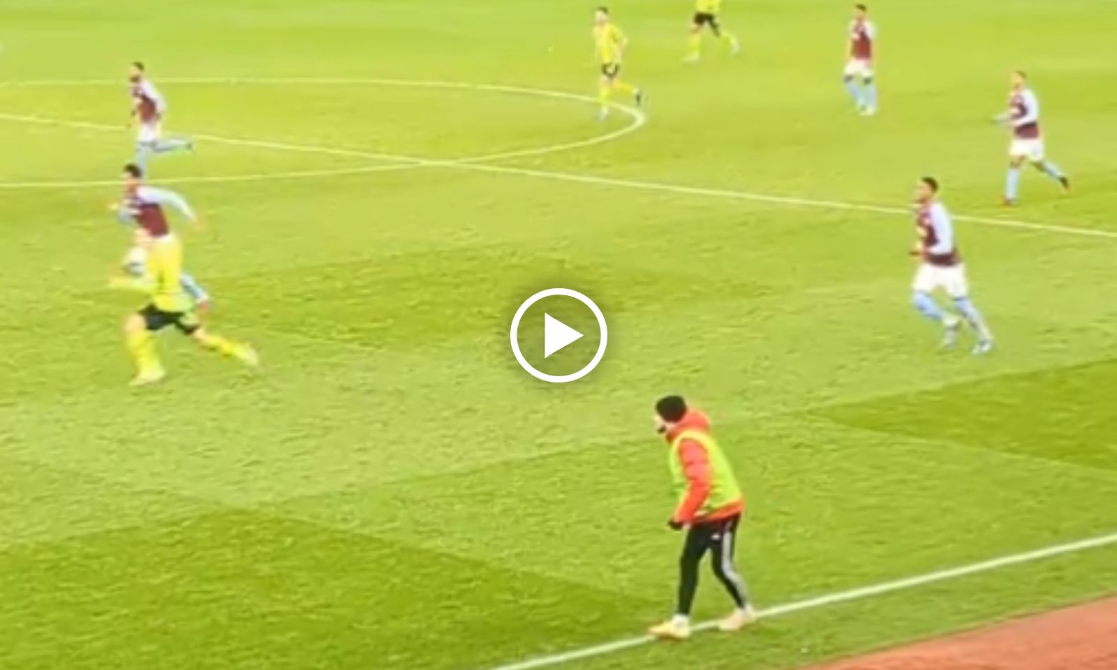 VIDEO: Vắng Arteta, sao Arsenal hò hét chỉ đạo máu lửa không khác gì HLV