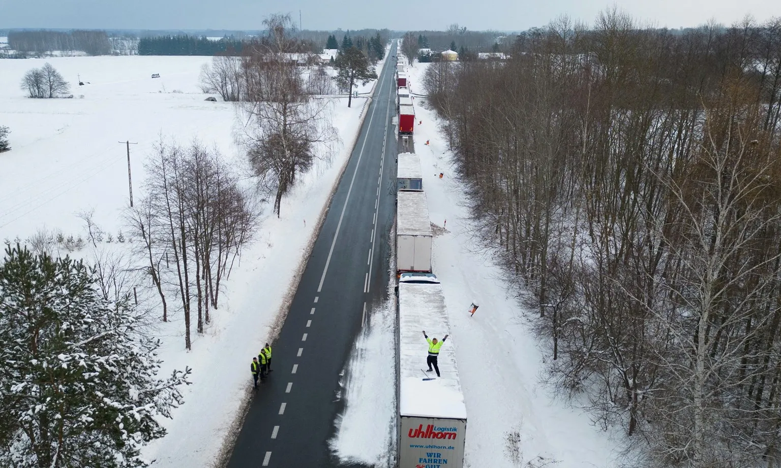 Cửa khẩu biên giới Ba Lan với Ukraine bị phong tỏa sau khi được dỡ bỏ tạm thời