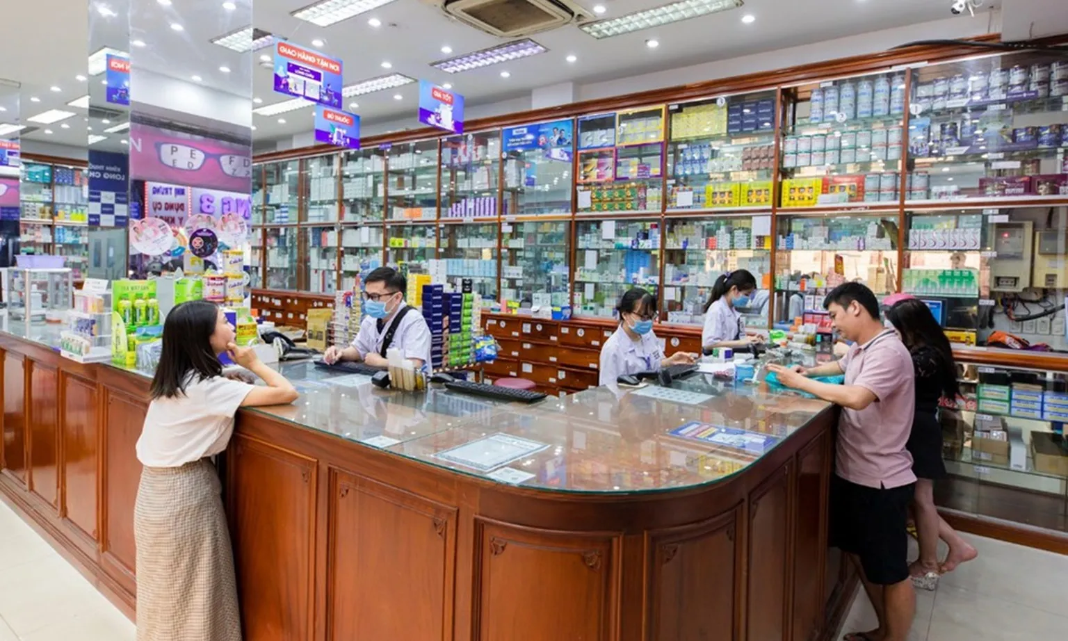 Không bán buôn, bán lẻ thuốc cao hơn mức giá kê khai, kê khai lại