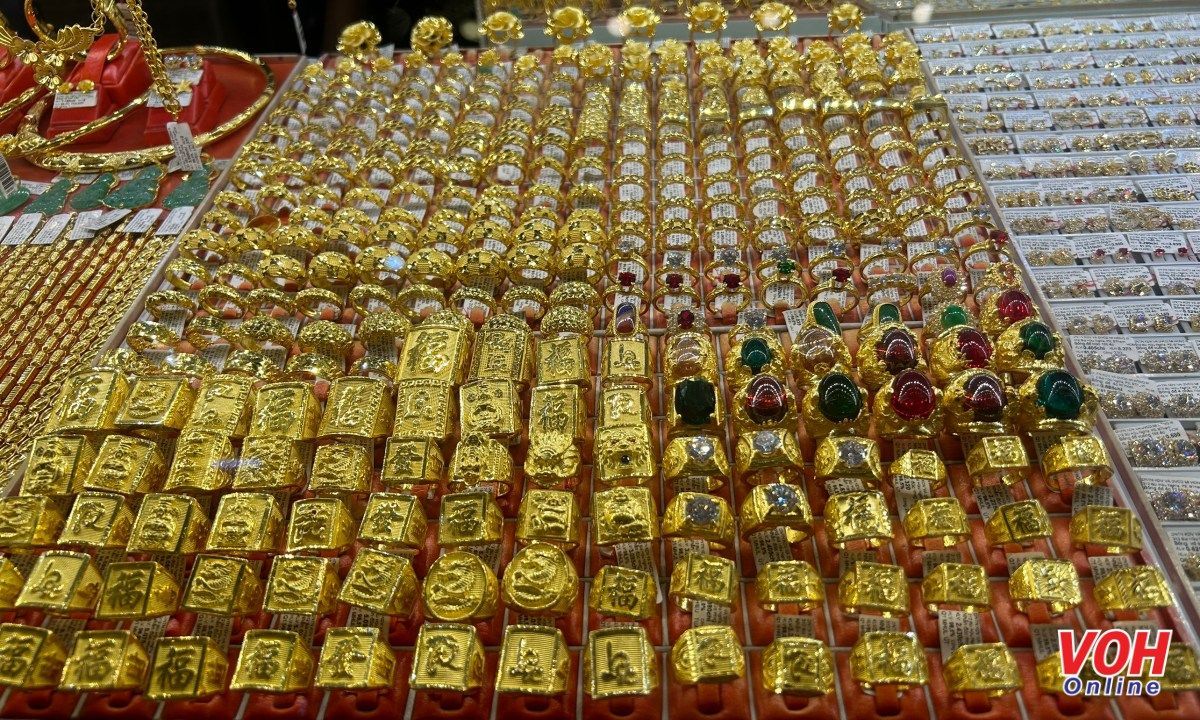 Giá vàng nhẫn 9999 giảm sâu 1,3 triệu đồng/lượng