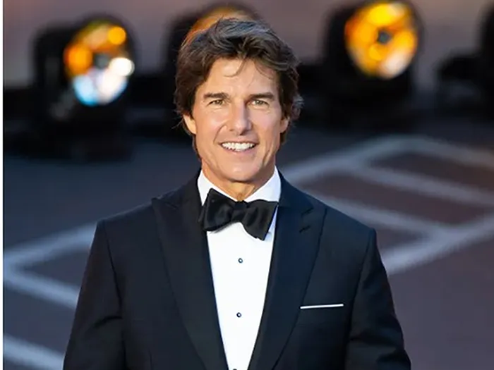 Tom Cruise say như điếu đổ con gái của nghị sĩ Nga