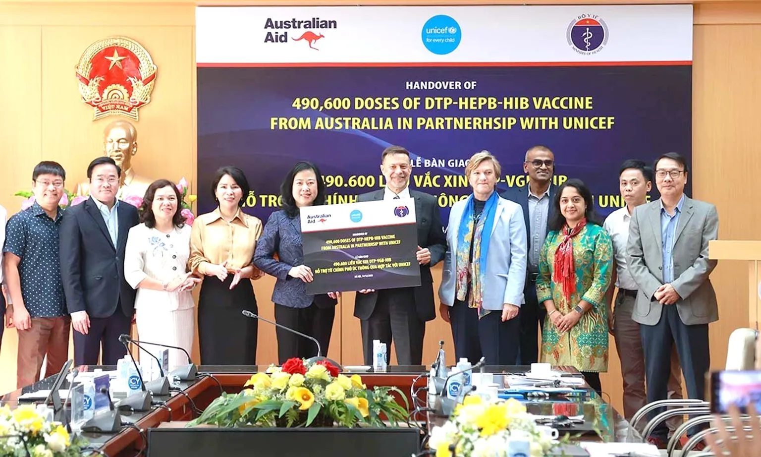 Tối mai, hơn 490.000 liều vaccine 5 trong 1 về tới Việt Nam