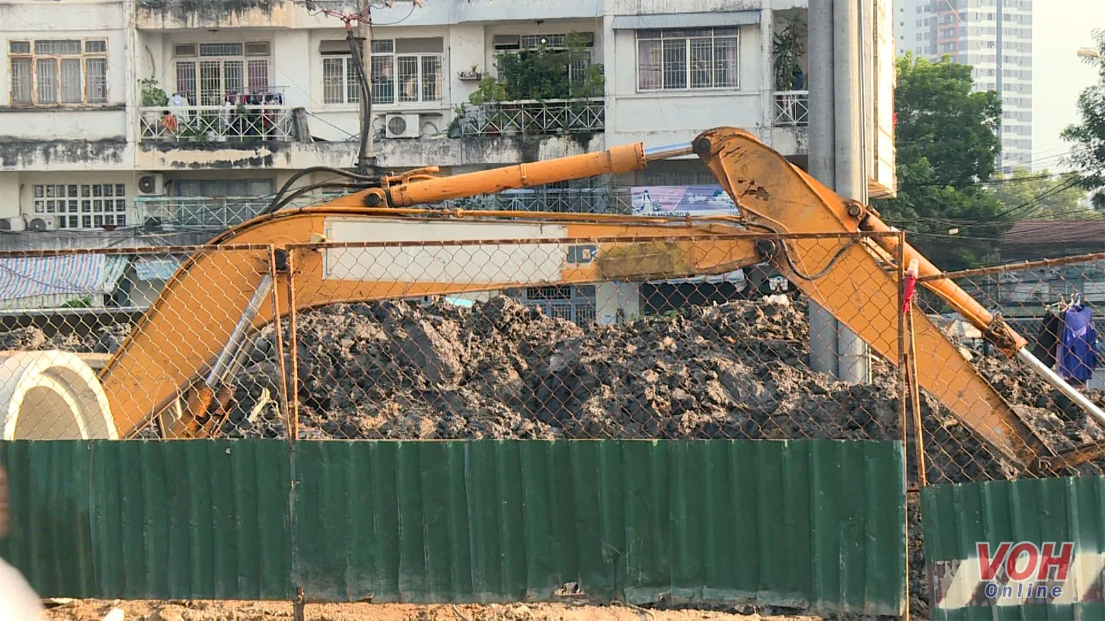 Nỗi khổ của người dân vì “lô cốt” bủa vây cuối năm