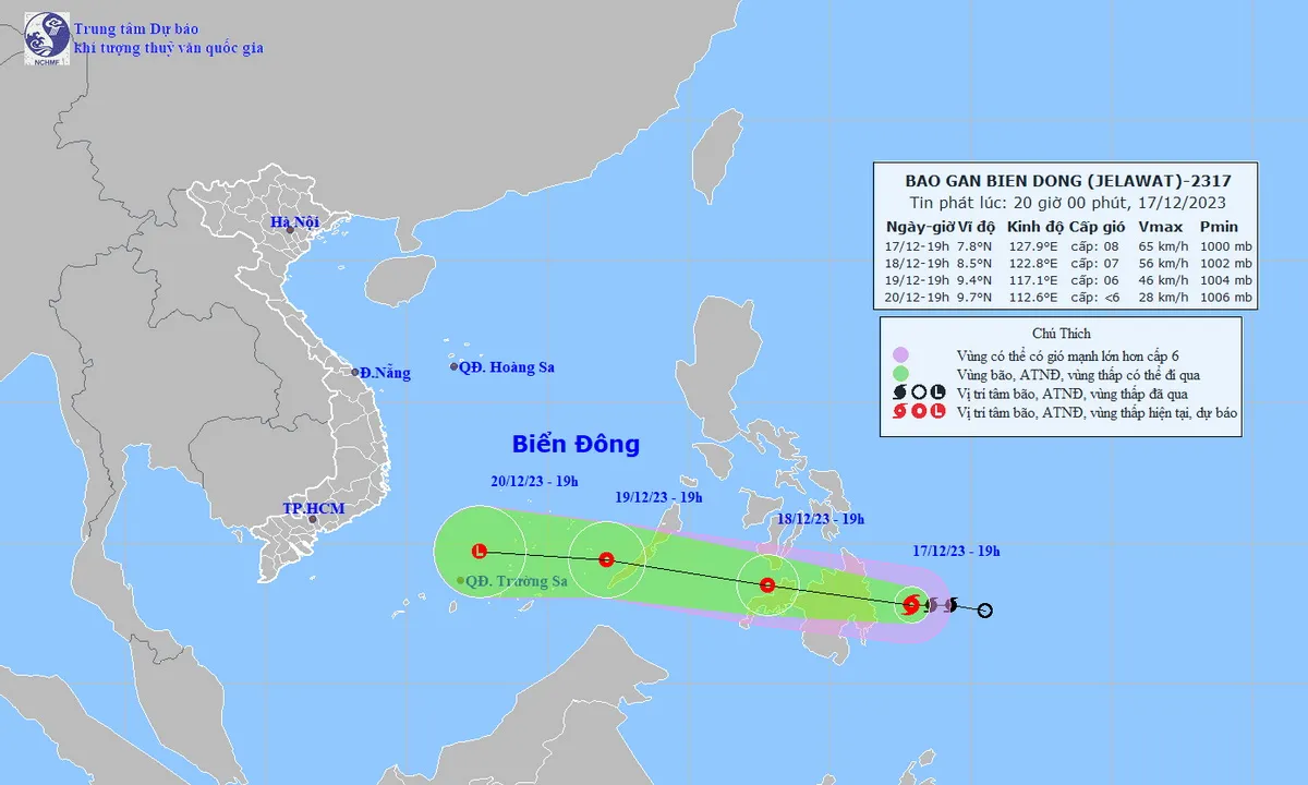 Bão JELAWAT mạnh cấp 8 đang hướng về Biển Đông