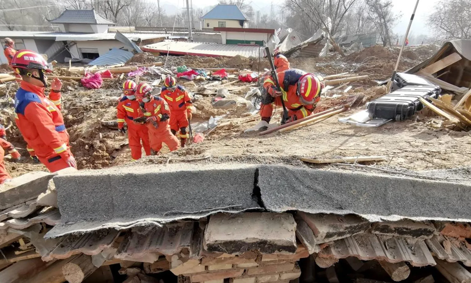 Trung Quốc: Số người chết vì động đất tăng lên 127