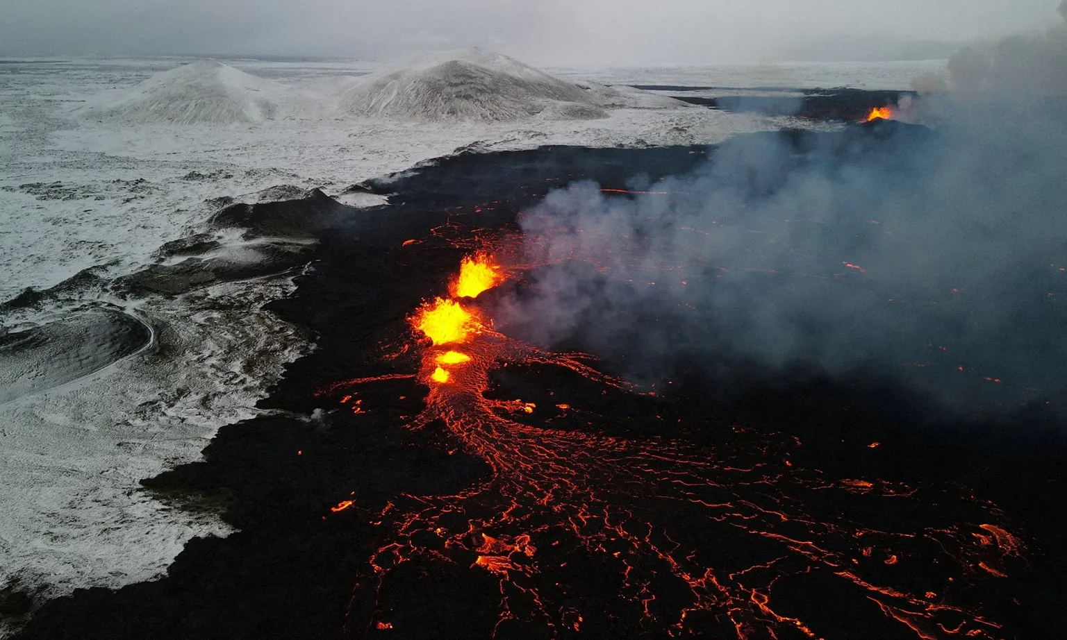 Núi lửa Iceland phun trào, lo ngại du lịch bị ảnh hưởng