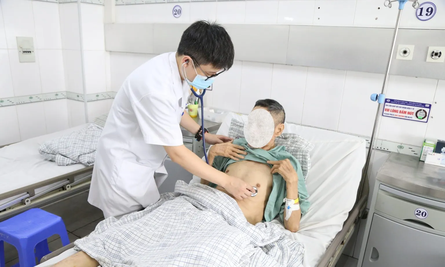 Người đàn ông bị hoại tử, cắt cụt chân do mắc bệnh lý thường gặp