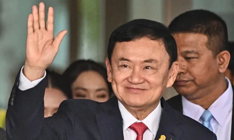 Cựu Thủ tướng Thaksin đủ điều kiện được giam giữ ngoài nhà tù